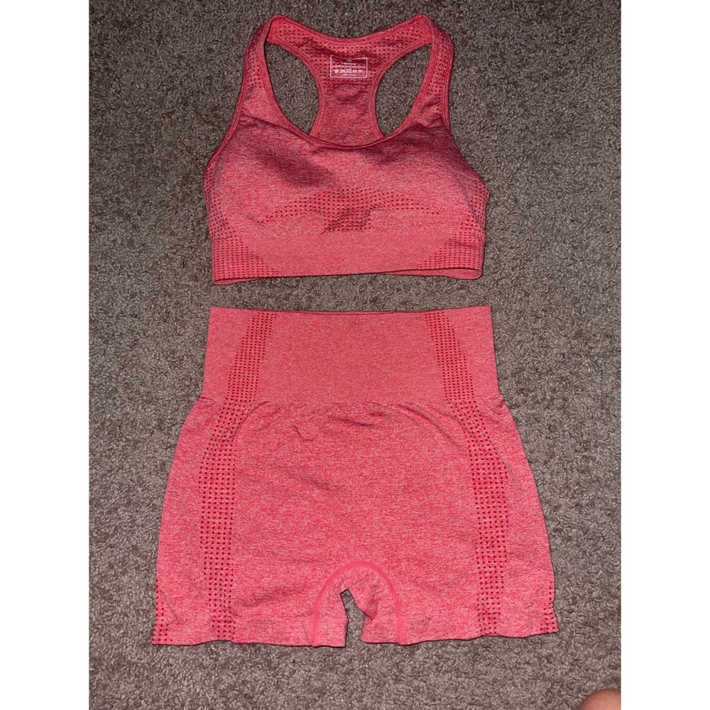 Seamless workout set